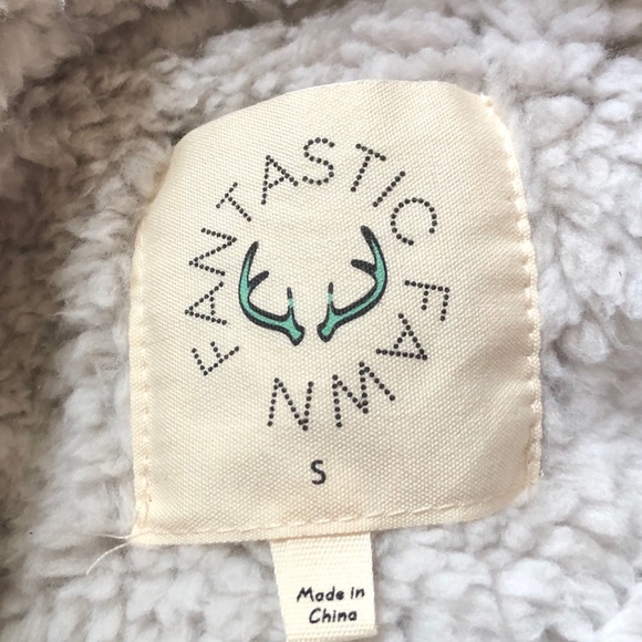 Two Tone Relaxed Fit Sherpa Pullover Top - Picture 8 of 8